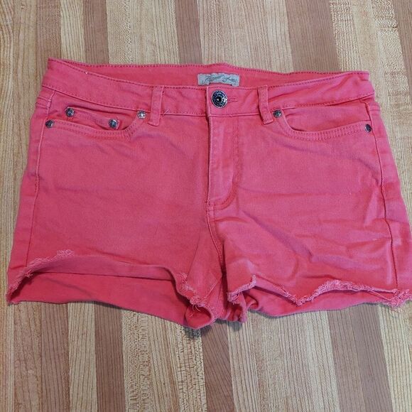 Womans Illegal Jeans Shorts sz 9 - Picture 2 of 13